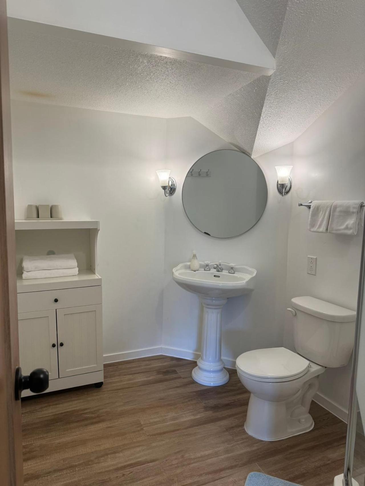 Jason House - Immaculate Suites In A Quiet Seaside Neighbourhood Near Uvic Victoria Luaran gambar